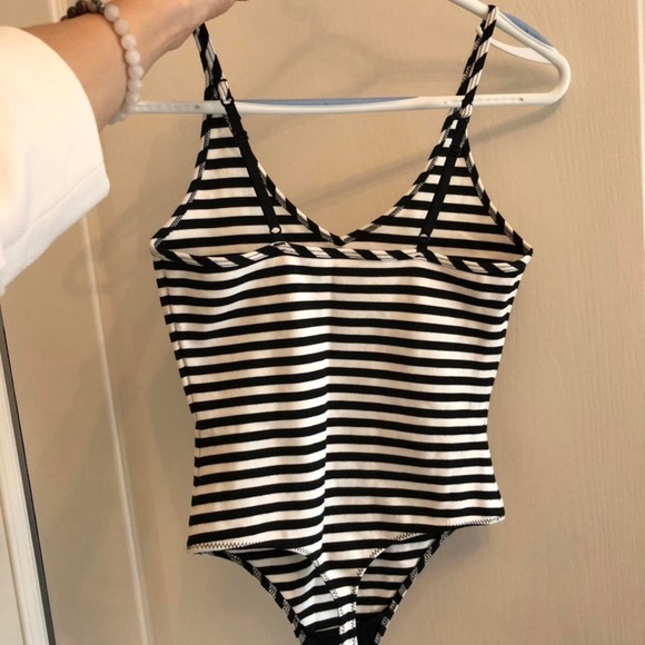 Aritzia Sunday Best striped bodysuit - Picture 3 of 4